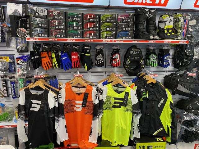 Dirt bike hot sale gear stores